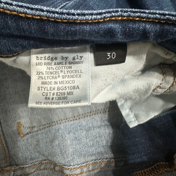 Buckle Bridge by Gly mid rise dark wash distressed ankle skinny jean size 30 - Picture 3 of 4